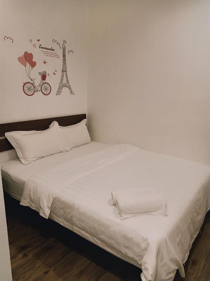 Cozy Riverside Hotel *