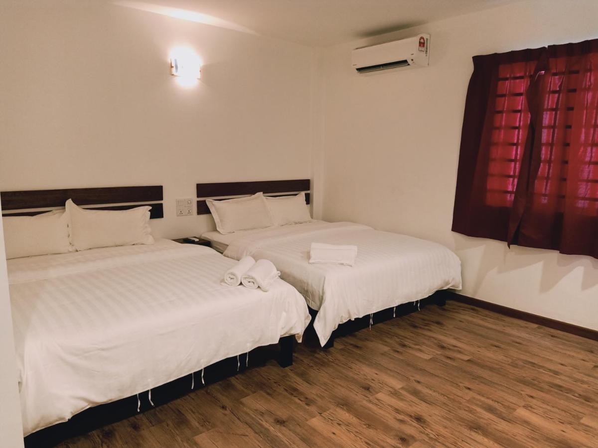 Cozy Riverside Hotel *